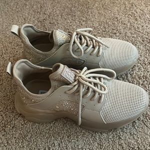 steve madden glitter sneakers in size 8